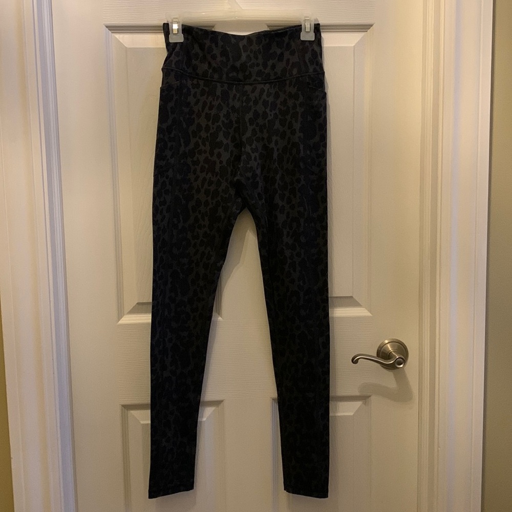 Victoria’s Secret leopard leggings